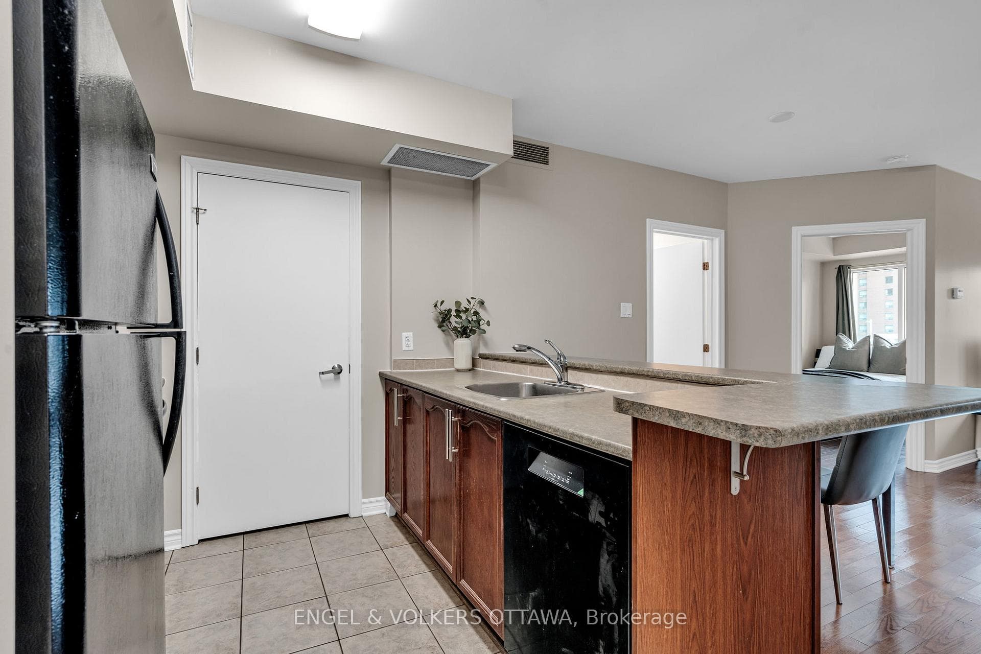 200 Rideau Street Unit 407 photo 6