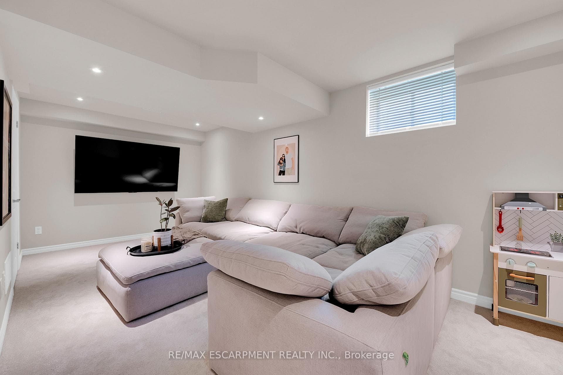 137 Kinsman Drive photo 40