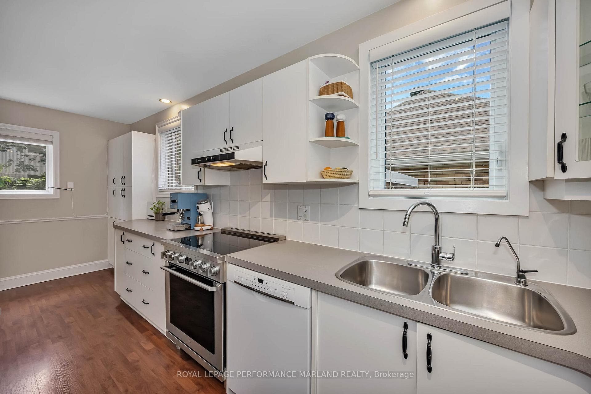 128 Mason Terrace photo 9