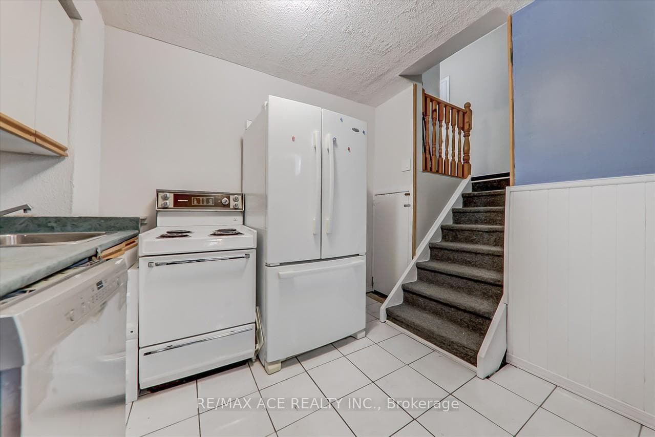 711 Cobblers Court photo 21