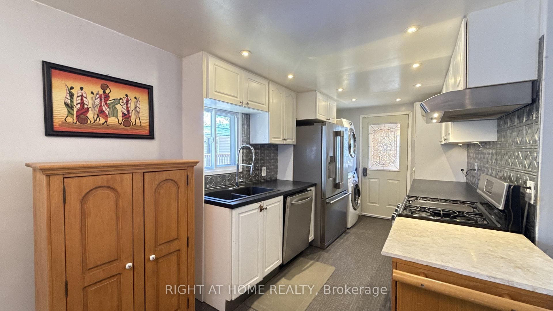 6 ROWAN Road photo 7