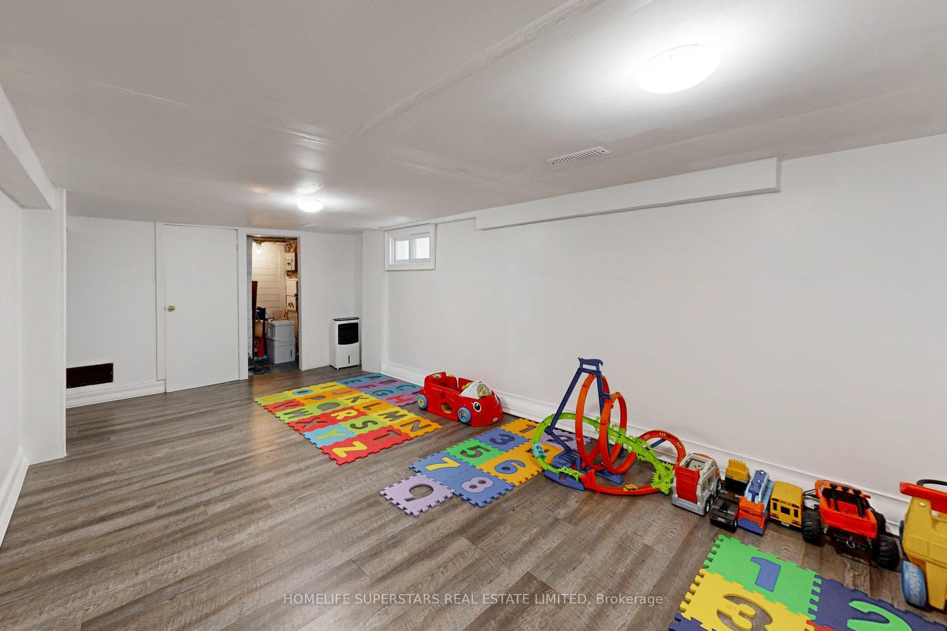 256 Annis Street photo 27