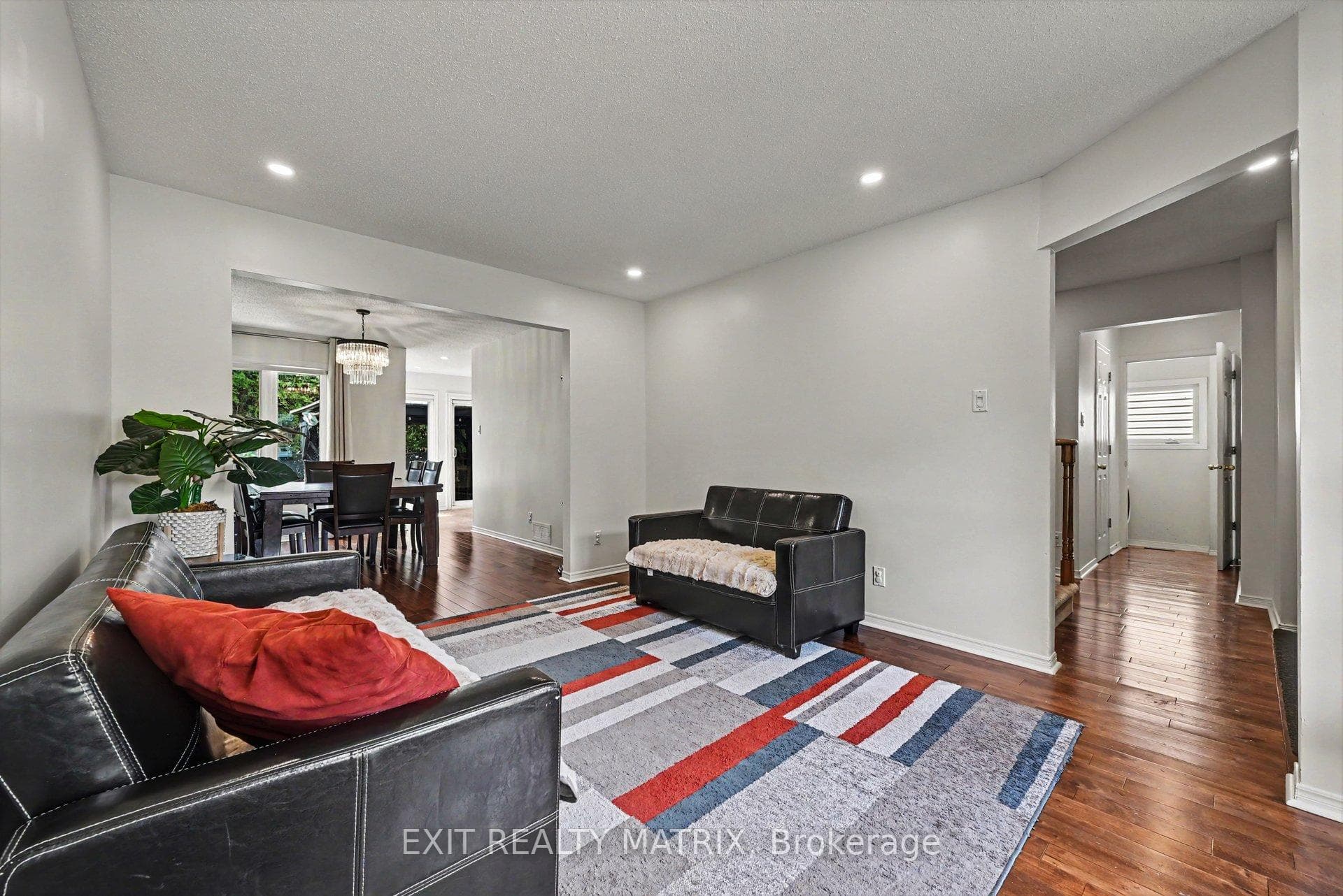 627 Chenier Way photo 4