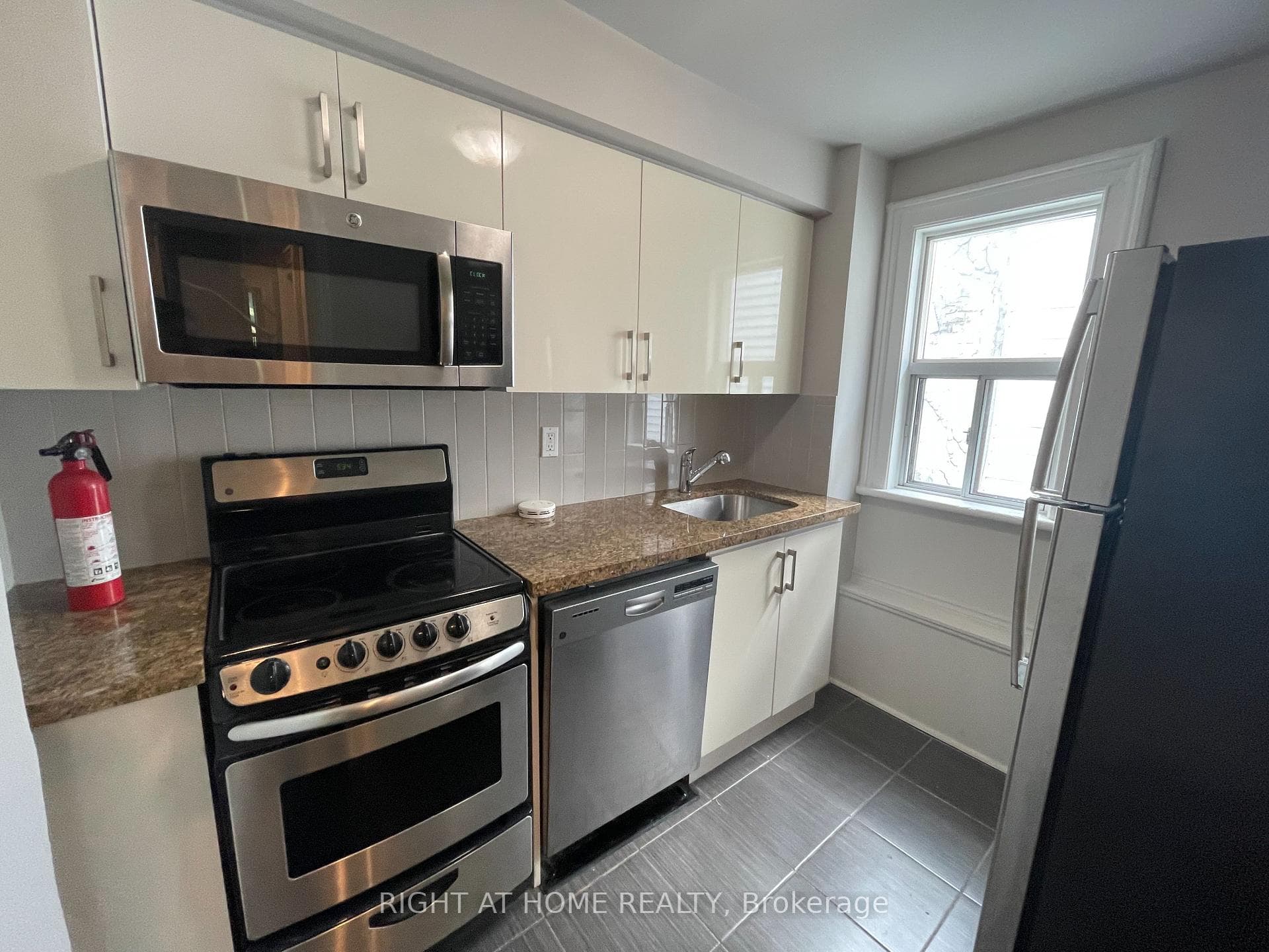 71 Cecil Street Unit 2 photo 1