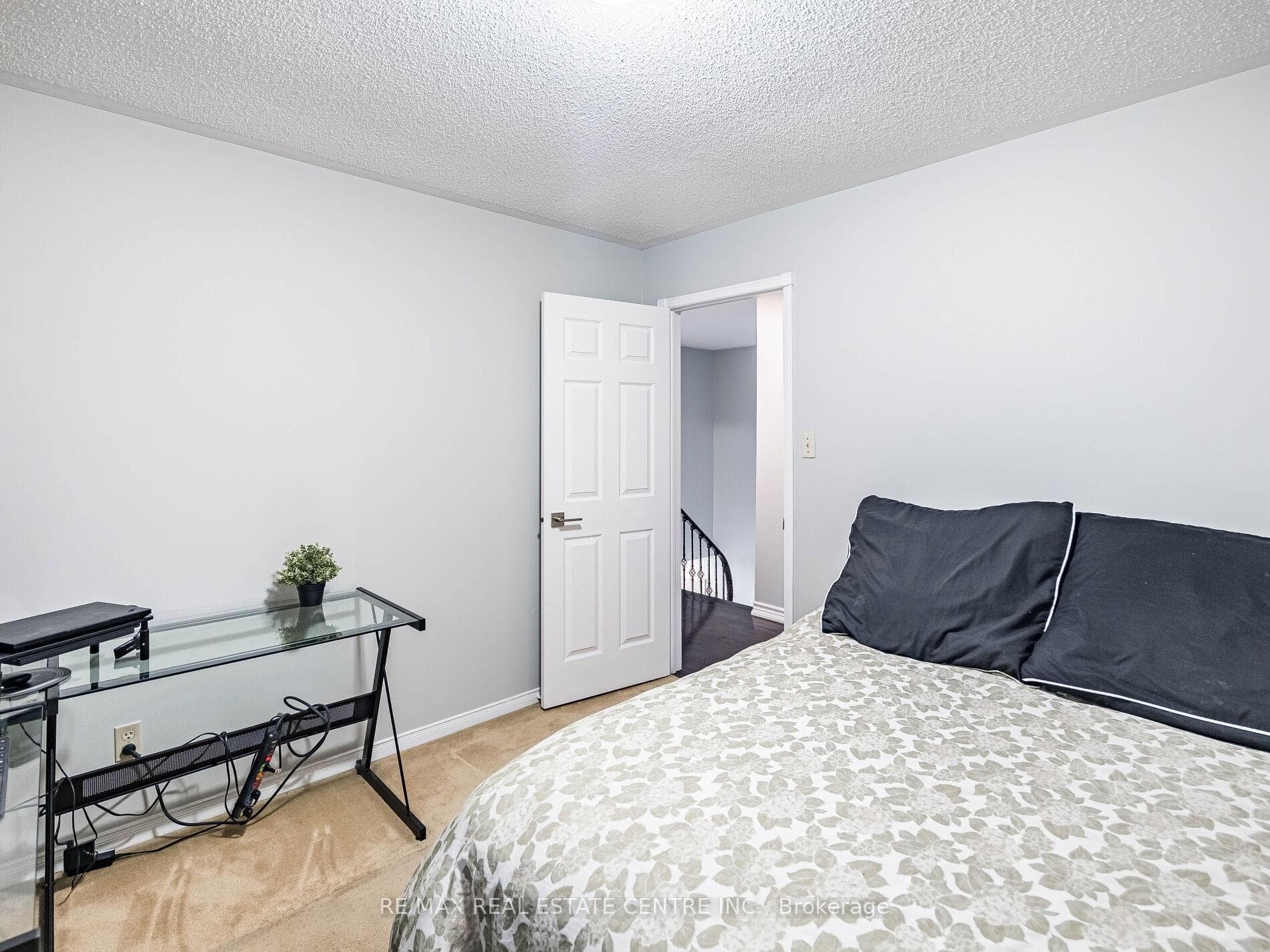 4 Lord Simcoe Drive photo 34