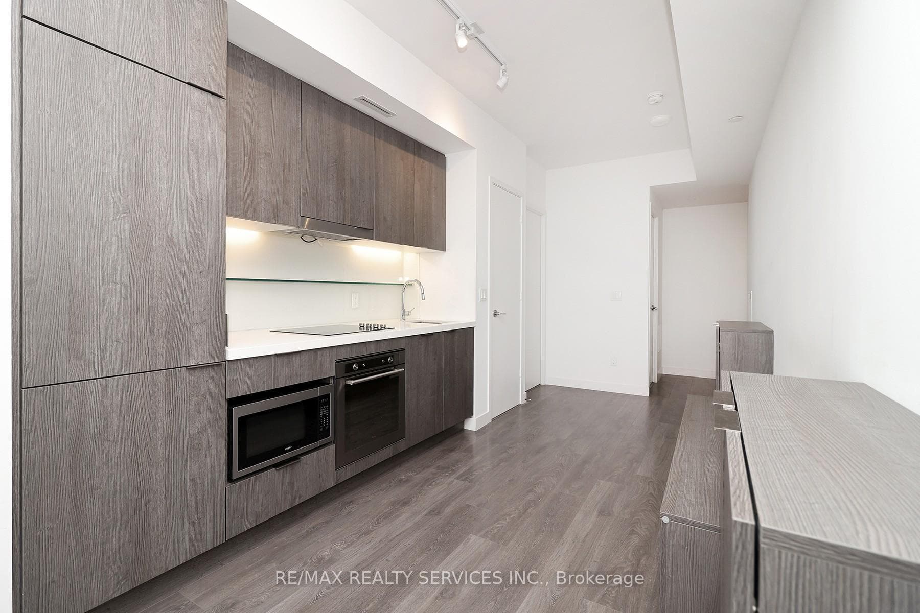 215 Queen Street Unit 1105 photo 5