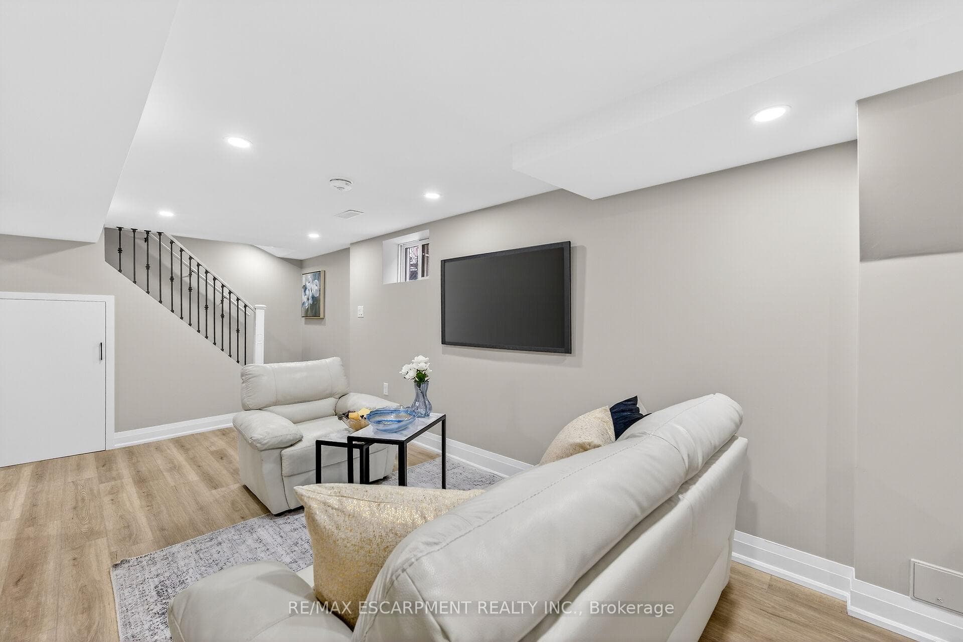 150 BRUCEDALE Avenue photo 39