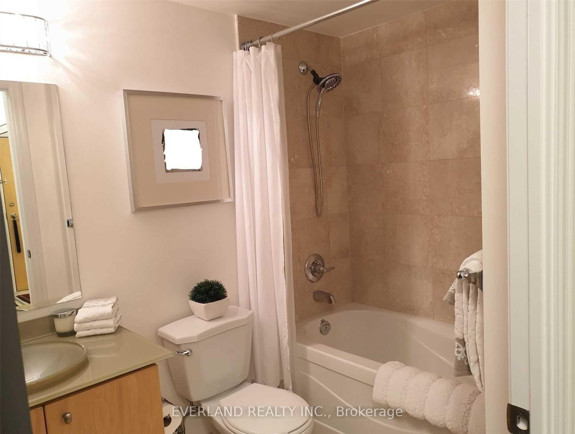 8 Scollard Street Unit 409 photo 10