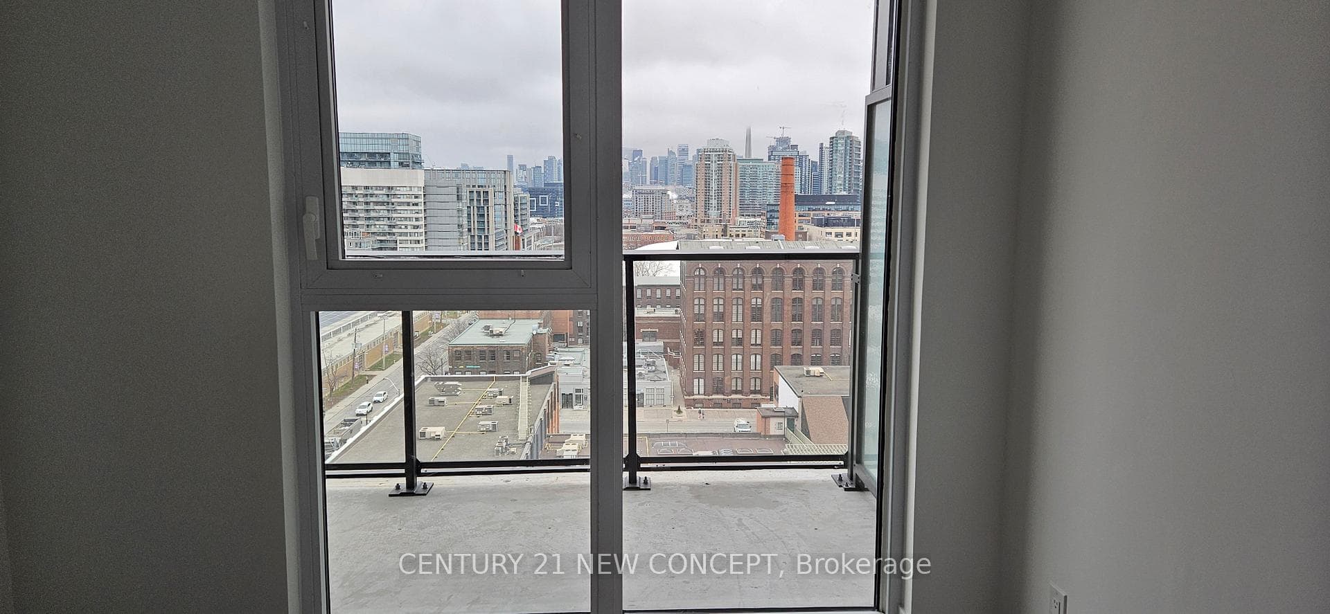 270 Dufferin Street Unit 1124 photo 9