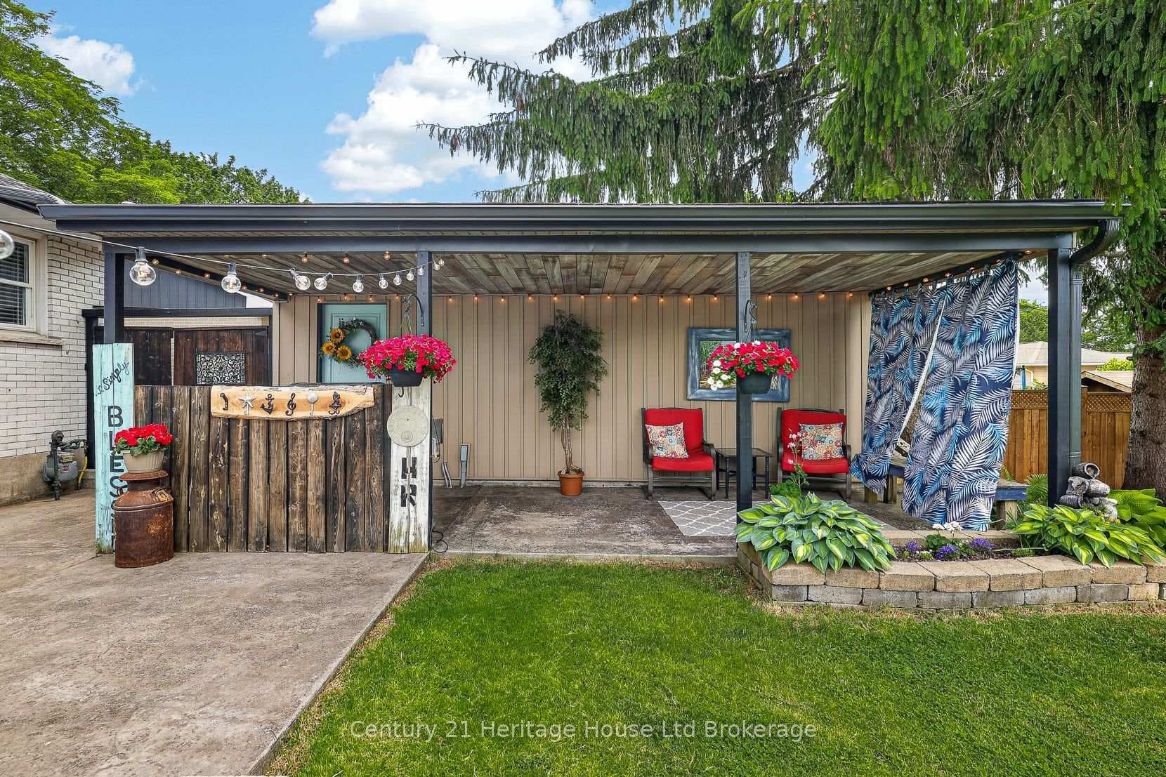 78 Lyndale Crescent photo 34