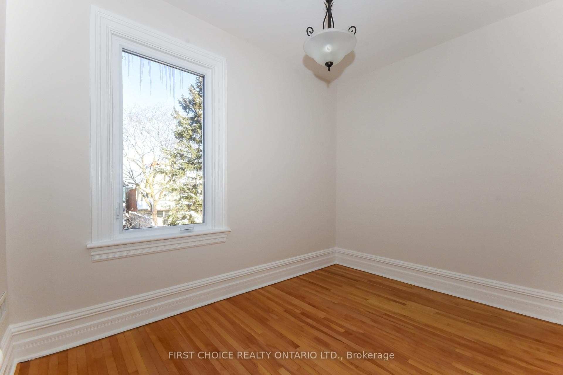 27 Third Avenue photo 30