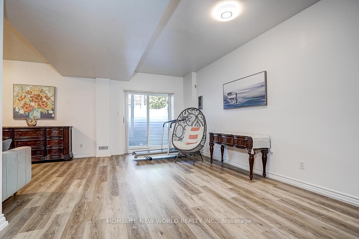 594 Woburn Avenue photo 28
