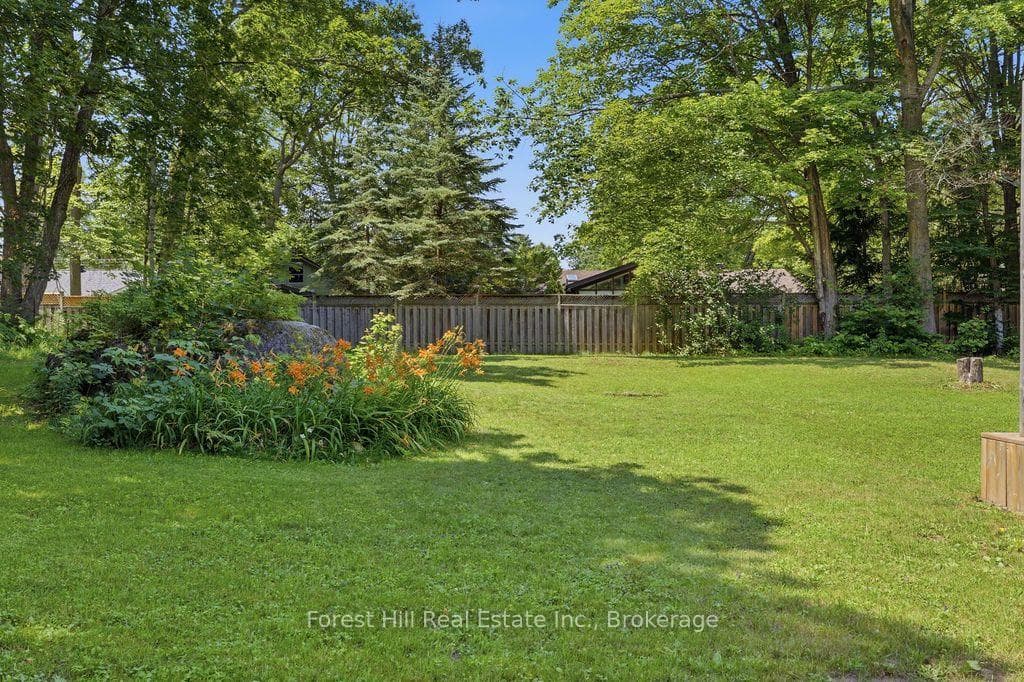 415 Wellington Street photo 35