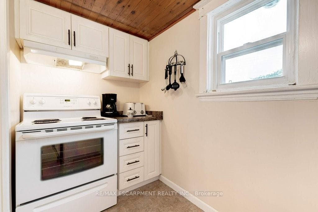 235 Normanhurst Avenue photo 14