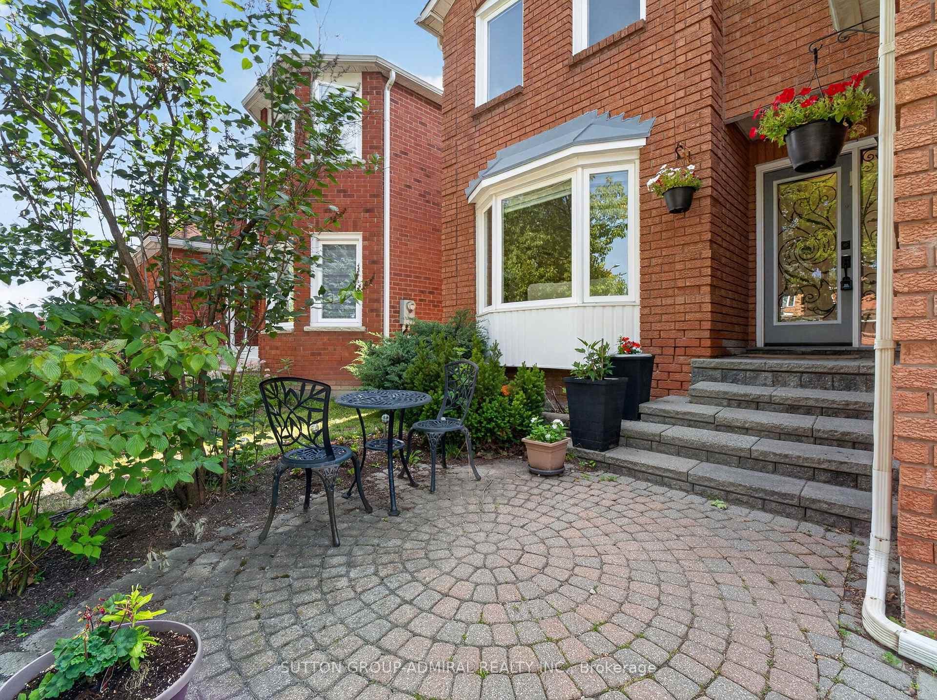 99 Dundurn Crescent photo 3