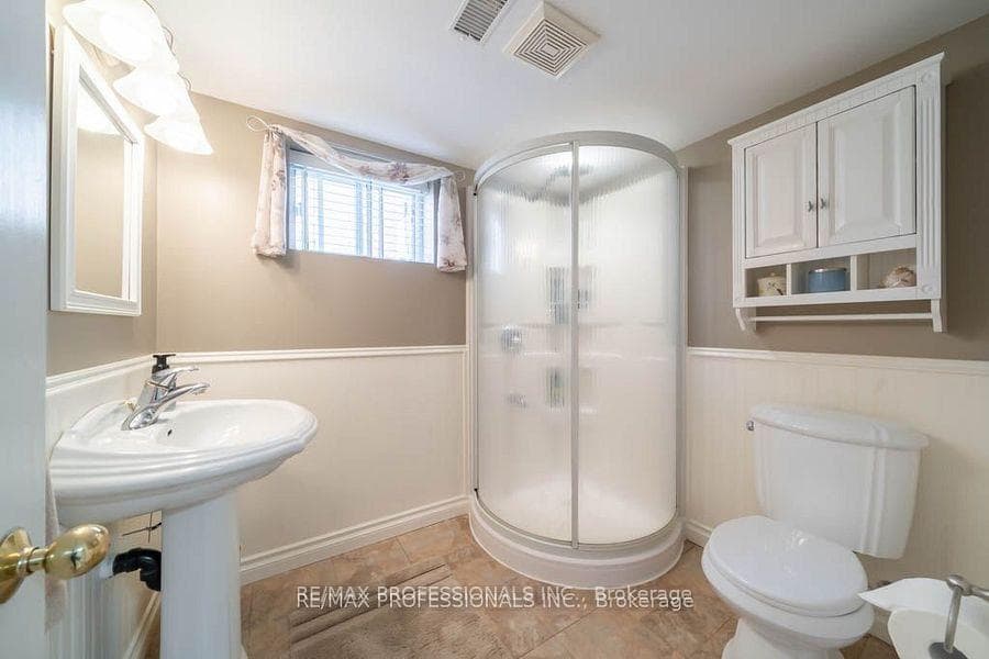 82 Colonial Avenue photo 25