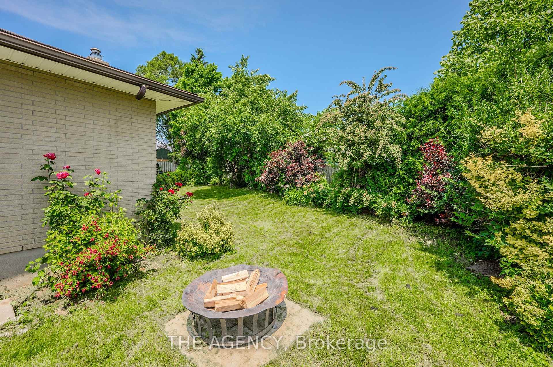 22 Brookside Crescent photo 38