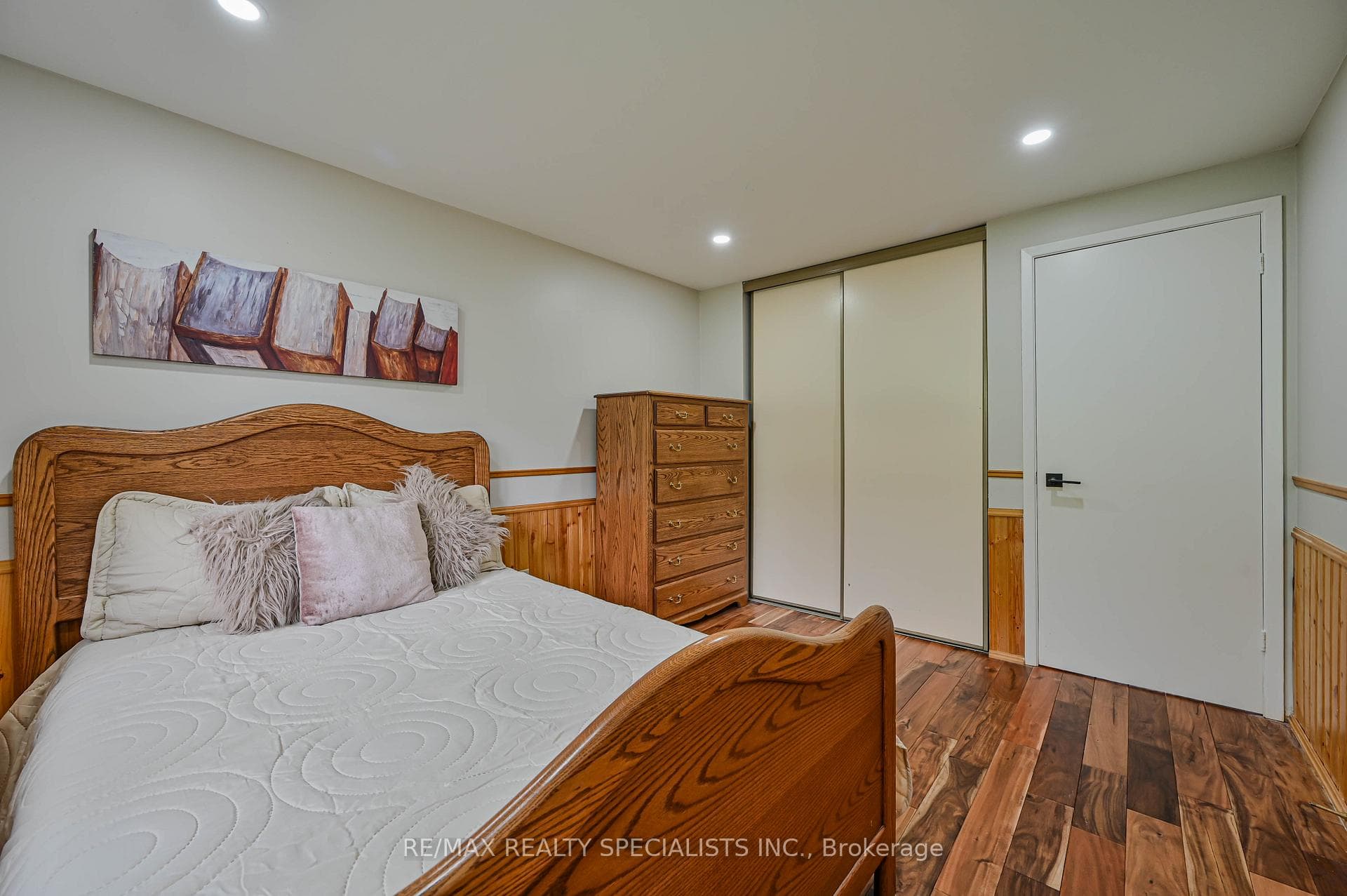 13 Sandringham Court photo 27