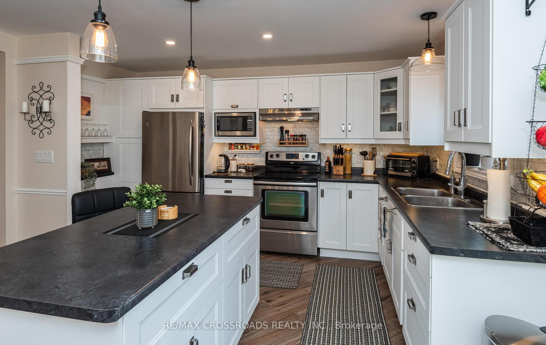55 Laidlaw Street photo 11