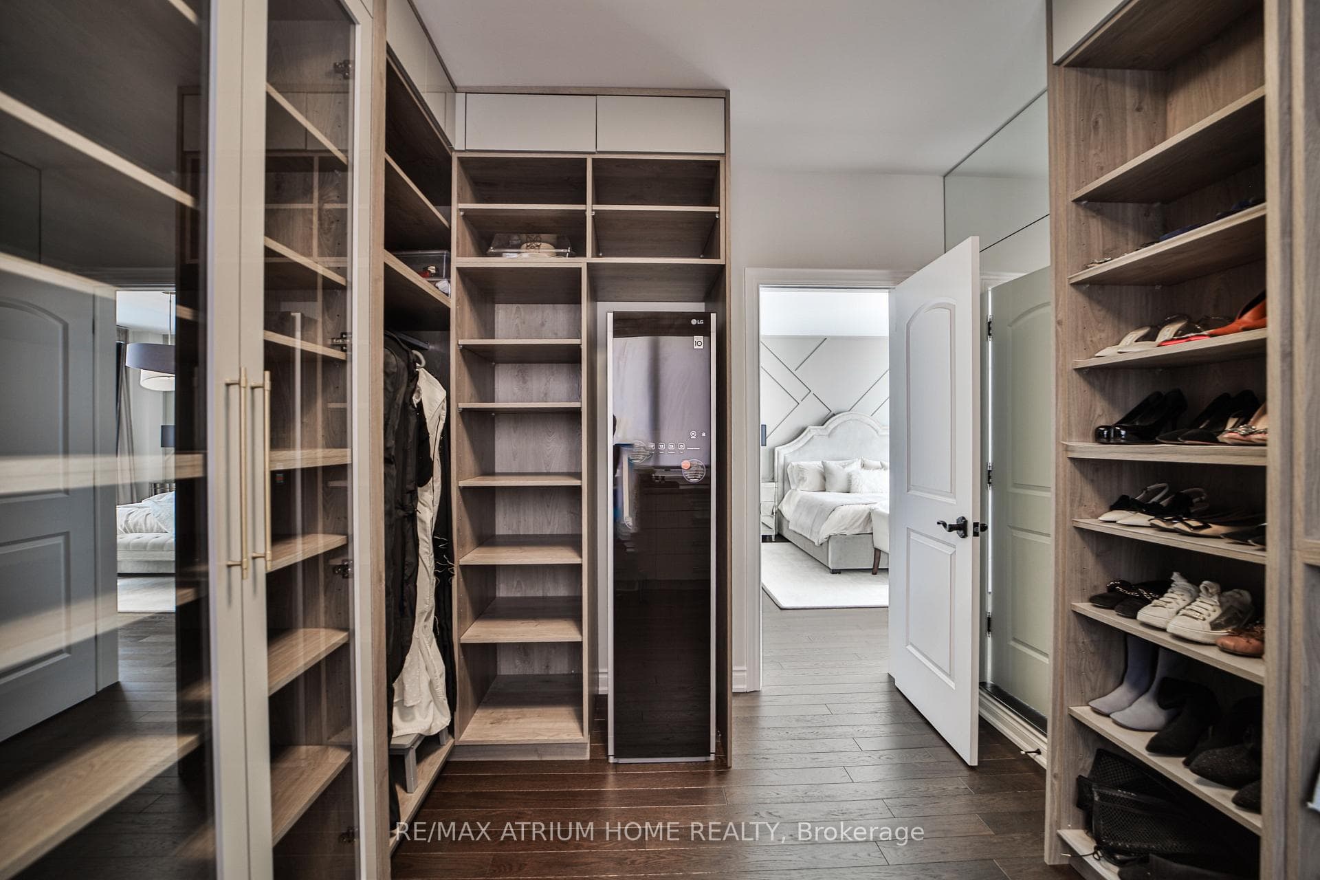 Room Size Walk-In Closet
