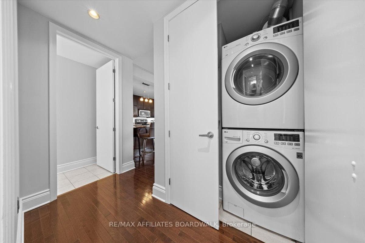 1422 Wellington Street Unit 403 photo 23