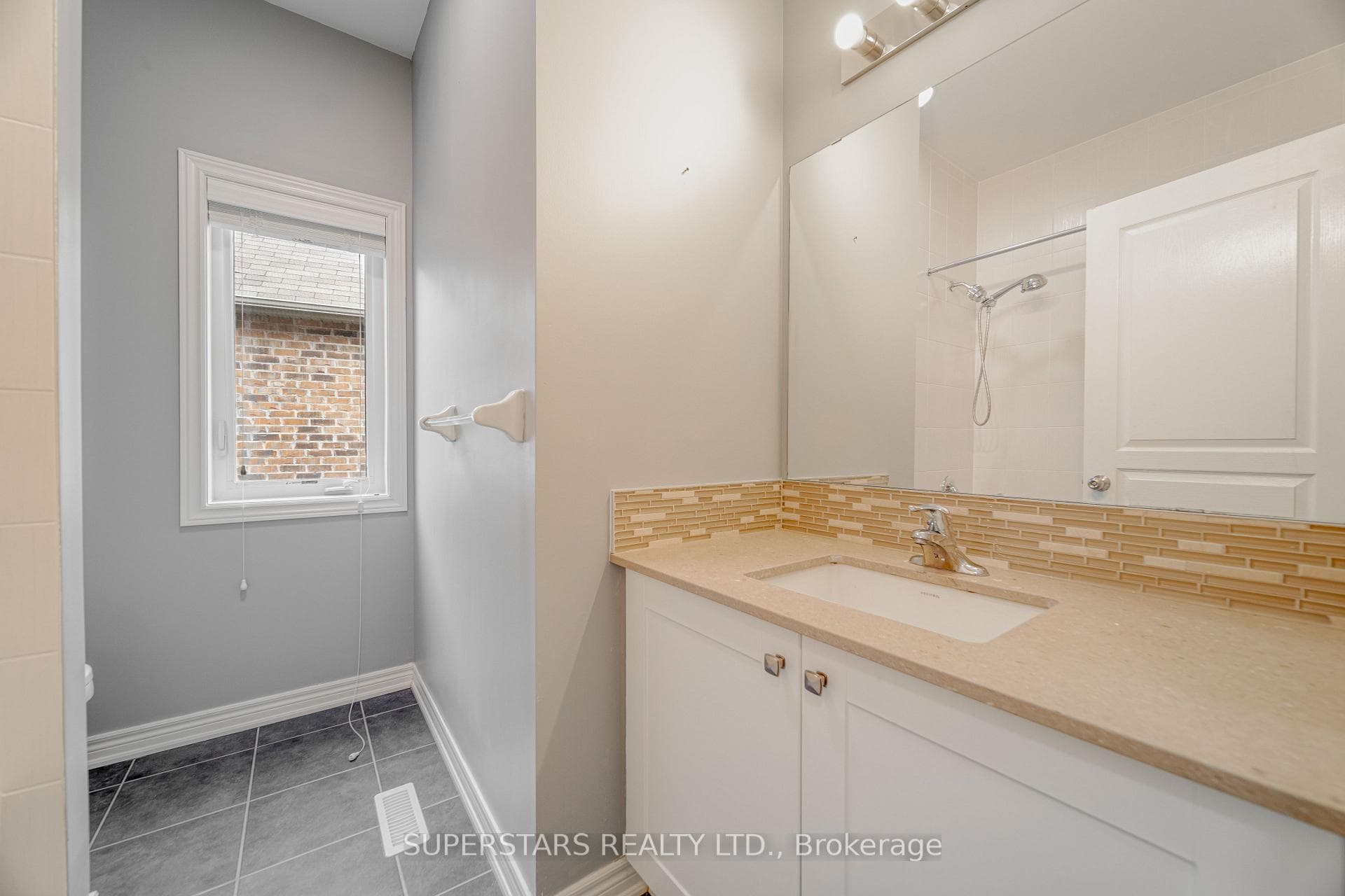 48 Manila Avenue photo 35