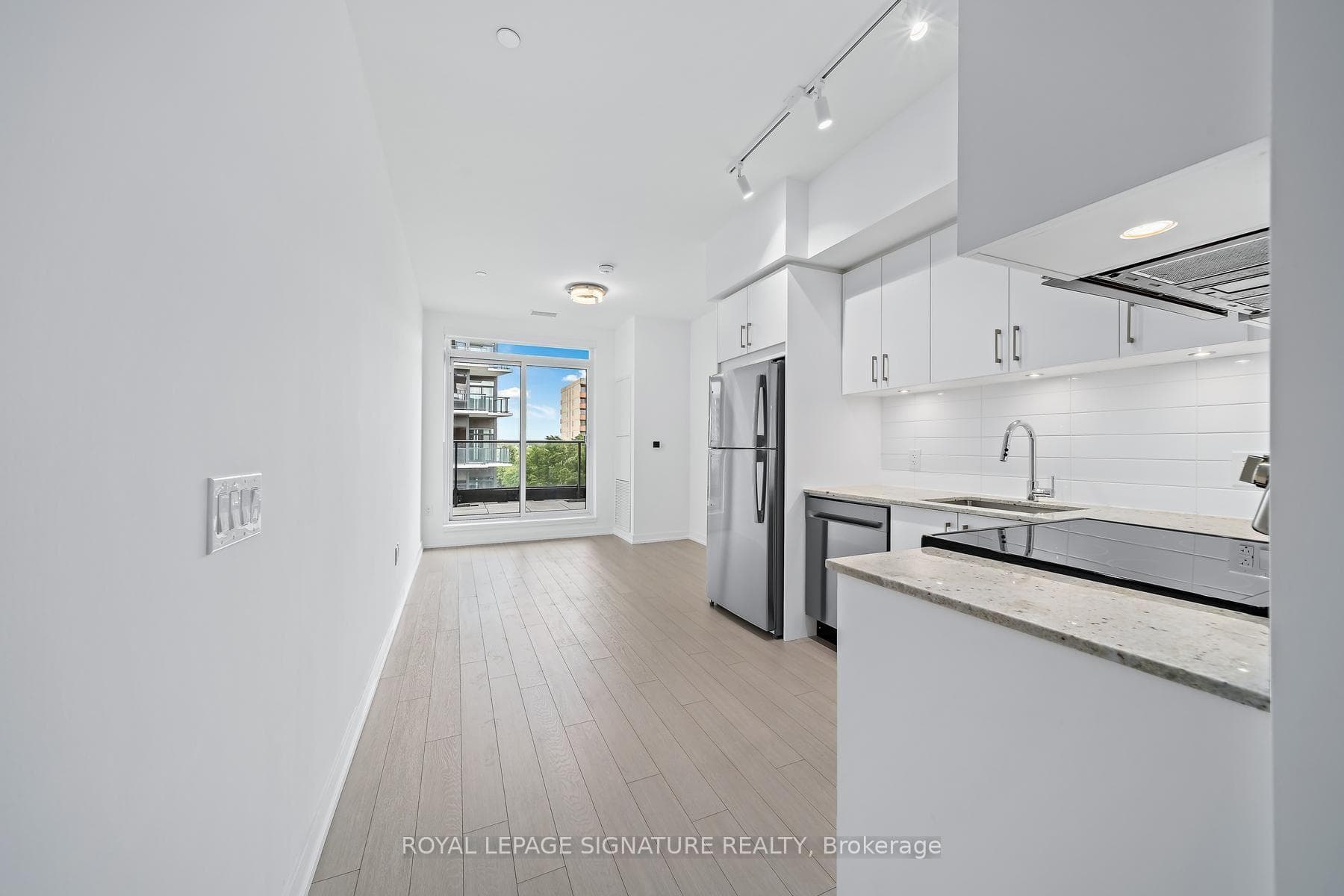 4010 Eglinton Avenue Unit 711 photo 3