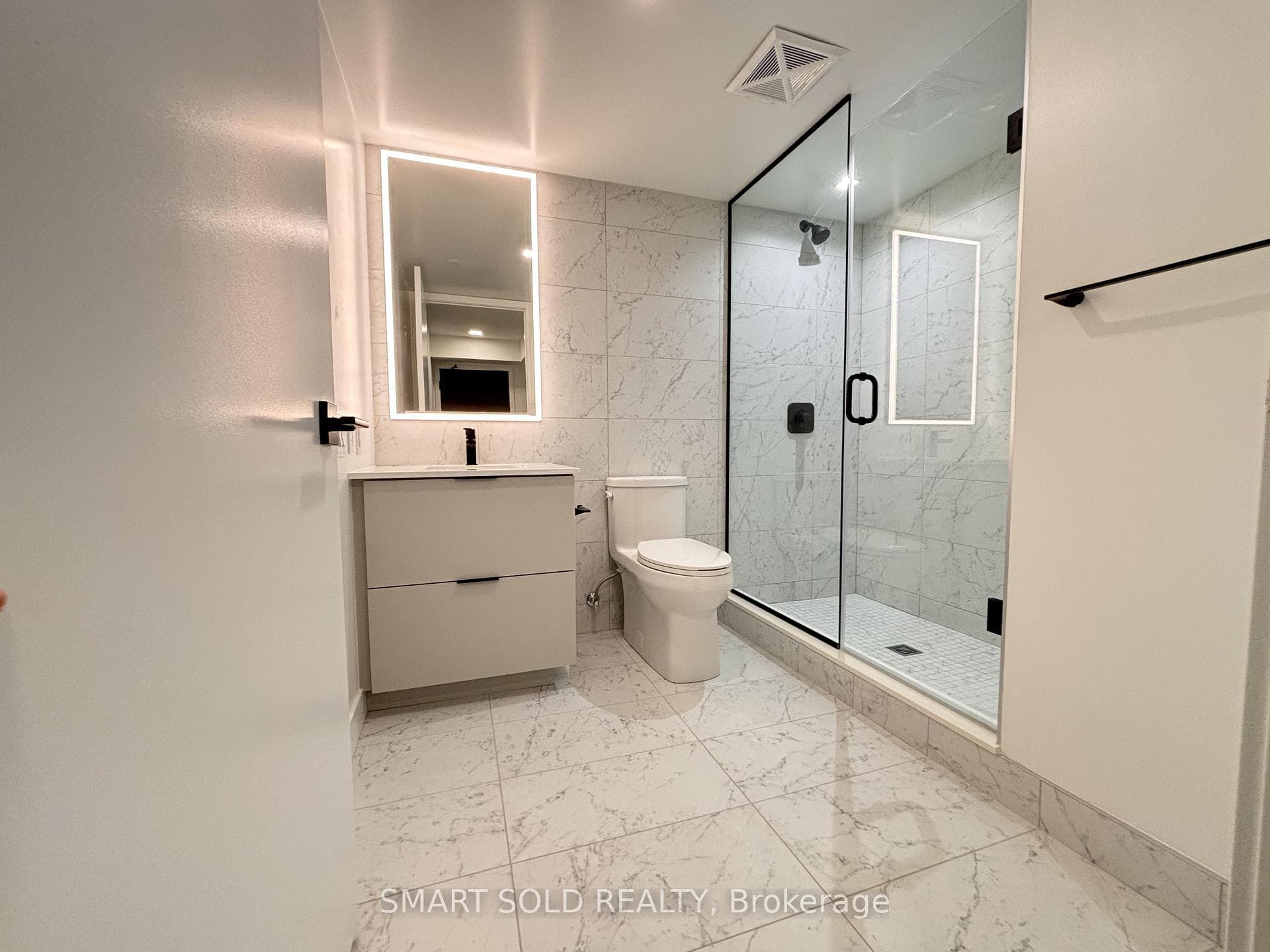 609 Sherbourne Street Unit 1102 photo 10