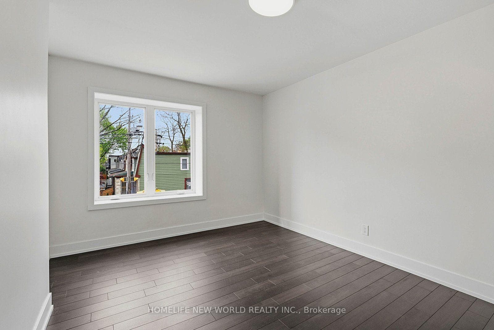 1842 Dundas Street photo 14