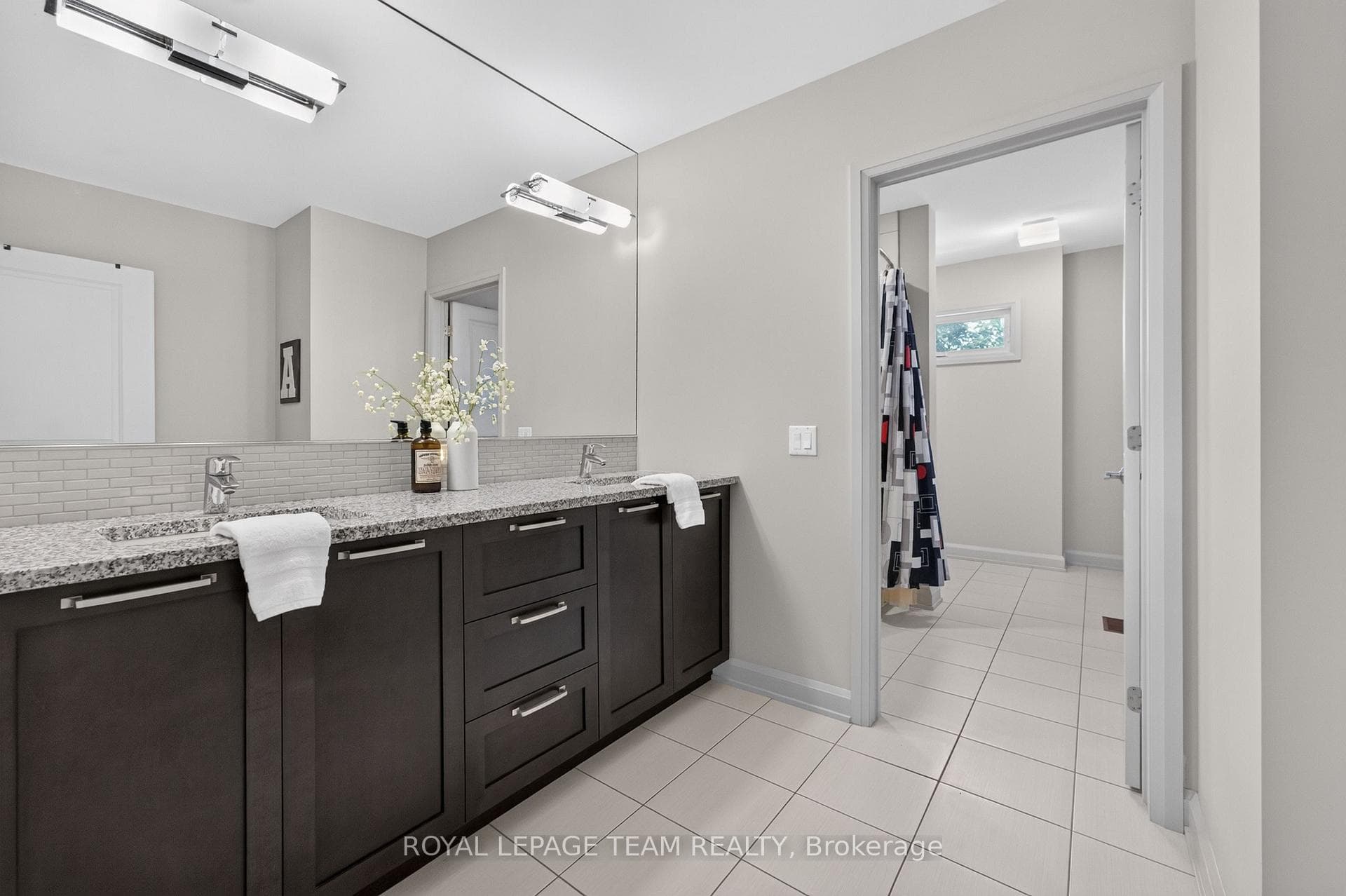252 Sunnyridge Crescent photo 30