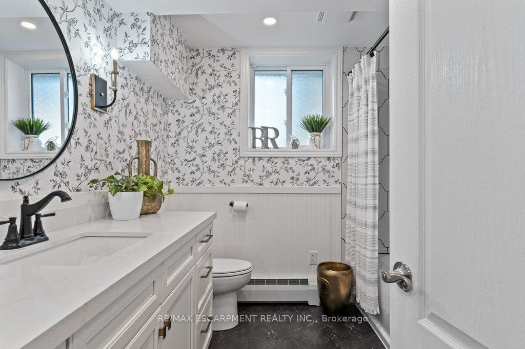 9793 Dickenson Road photo 33