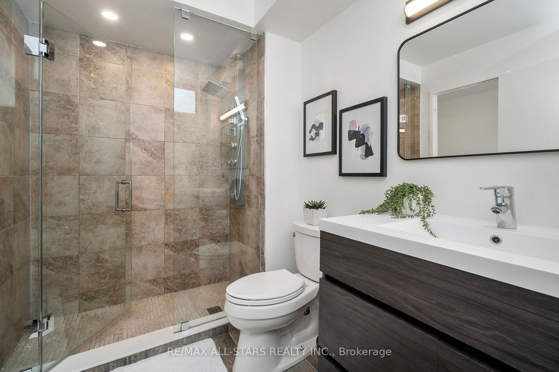 Reno'd main bath w walk in multi-head shower