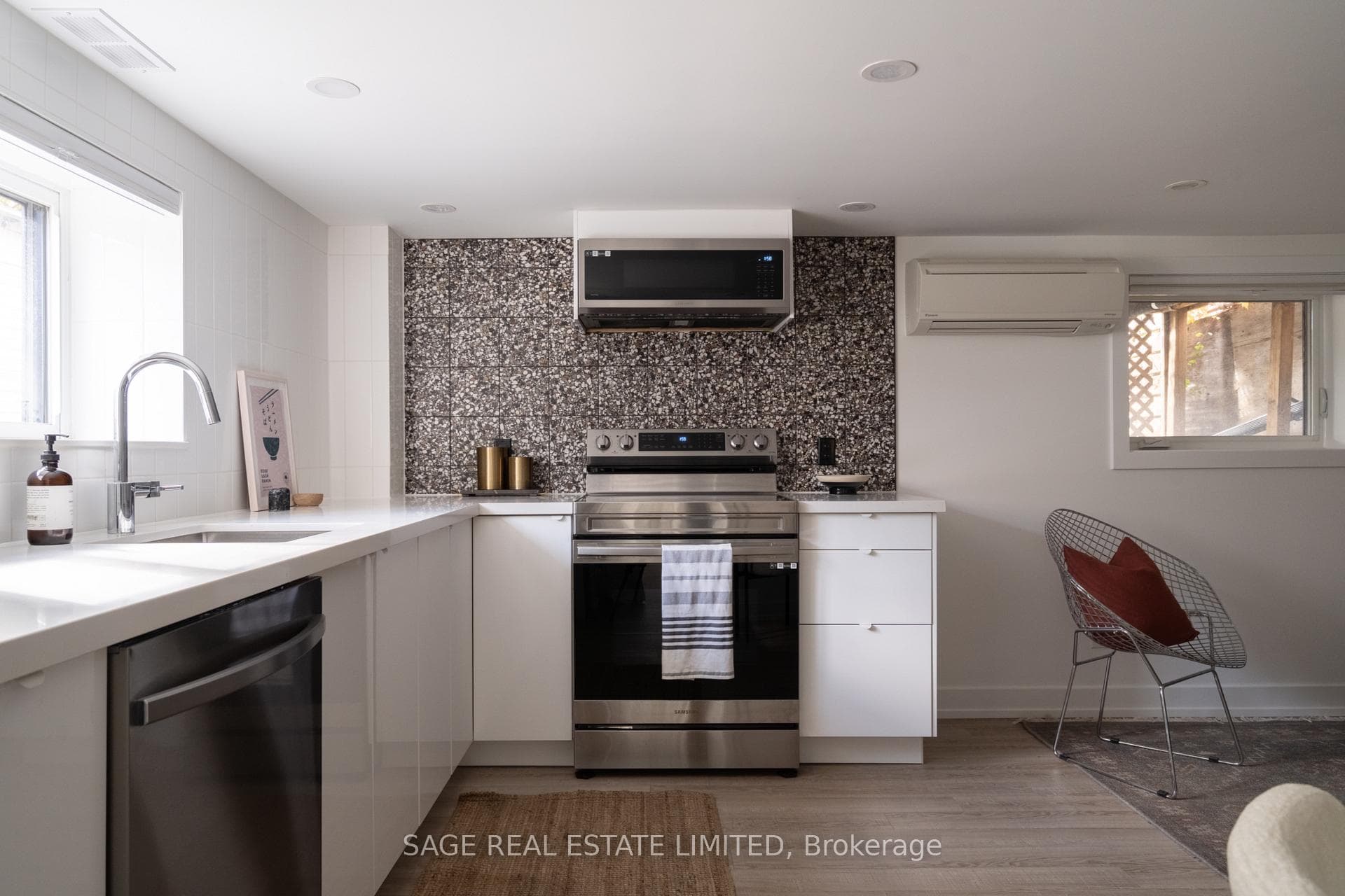 276 Oakwood Avenue photo 43