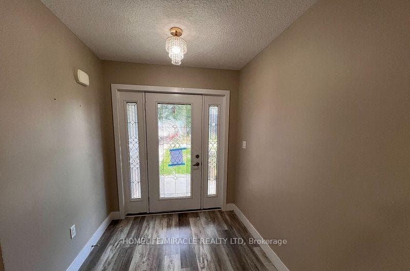 151 Agnes Street photo 3