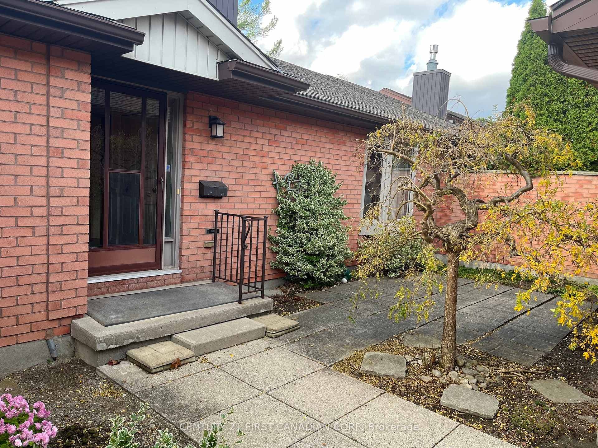 55 FIDDLERS GREEN Road Unit 2 photo 3