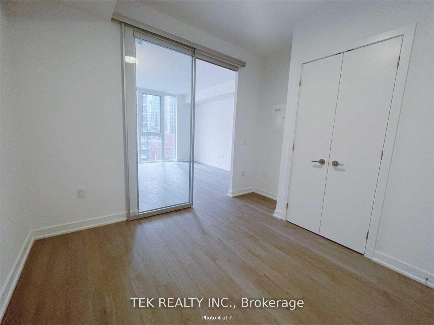 357 King Street Unit 1004 photo 5