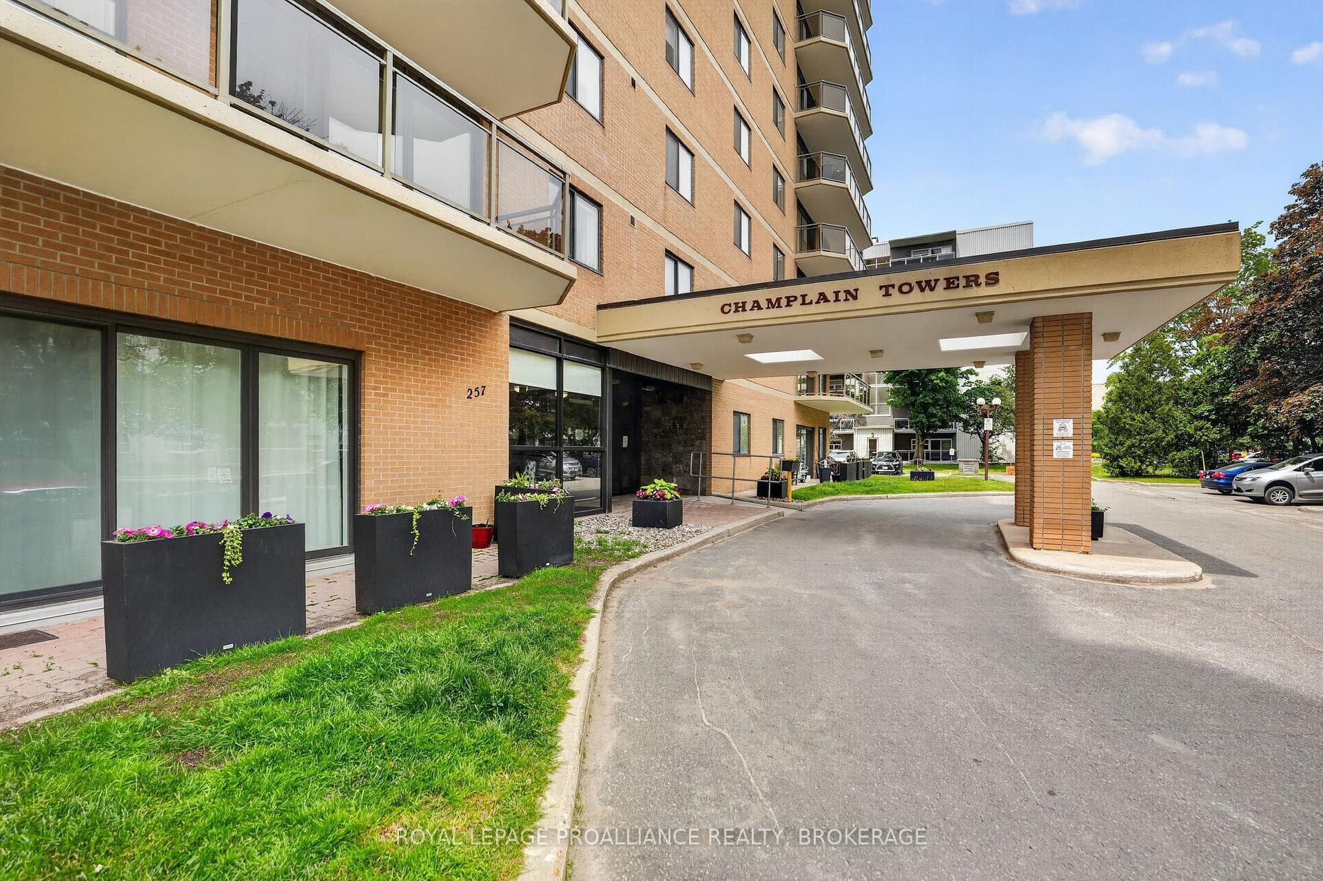 257 Bath Road Unit 401 photo 1