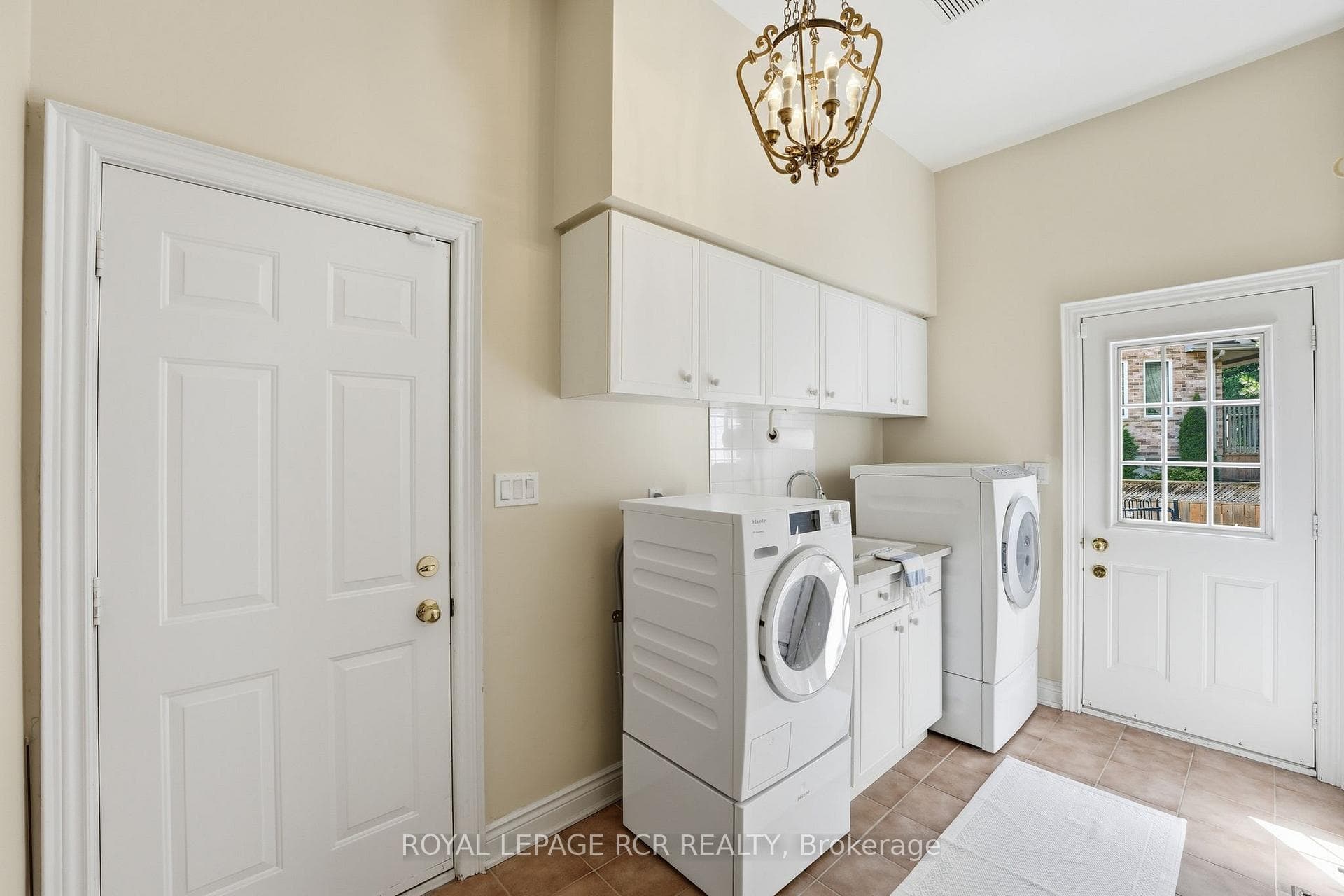 193 Sherwood Place photo 19