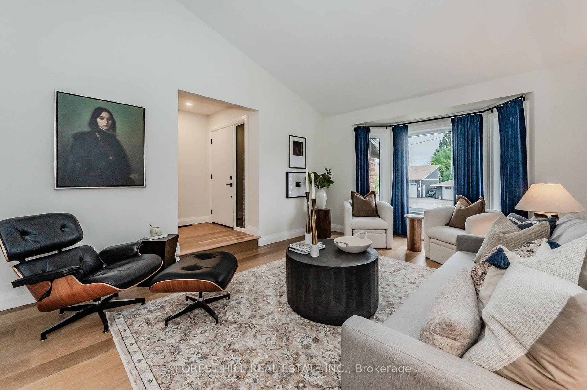 585 St Patrick Street photo 2