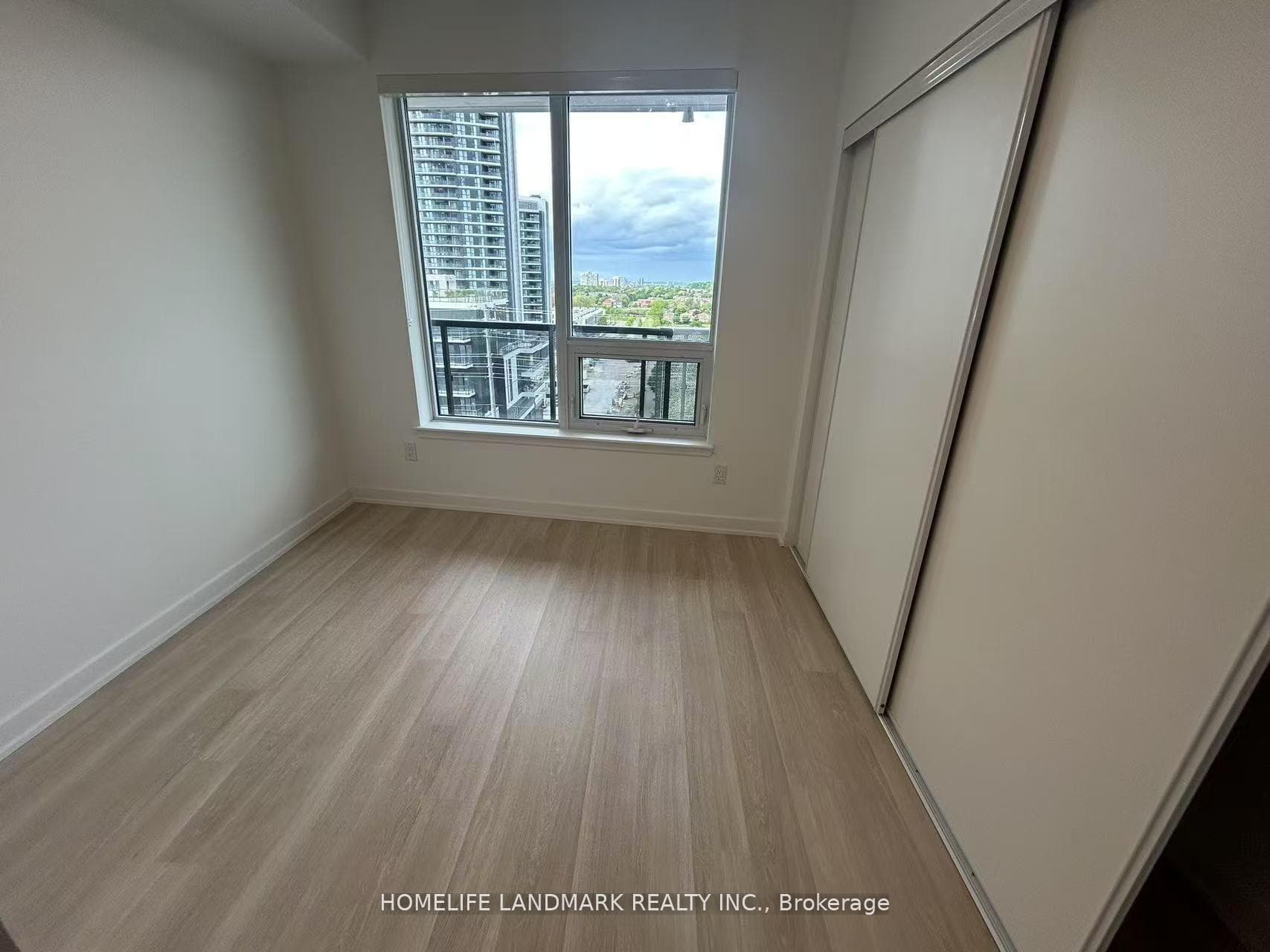 5105 Hurontario Street Unit 708 photo 5