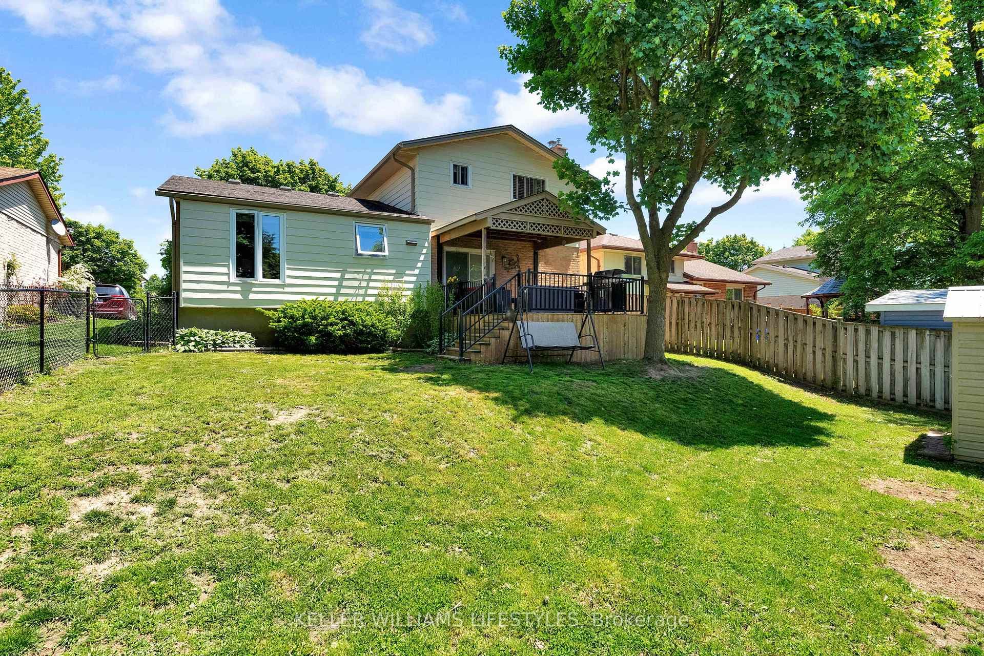 115 Acorn Crescent photo 36