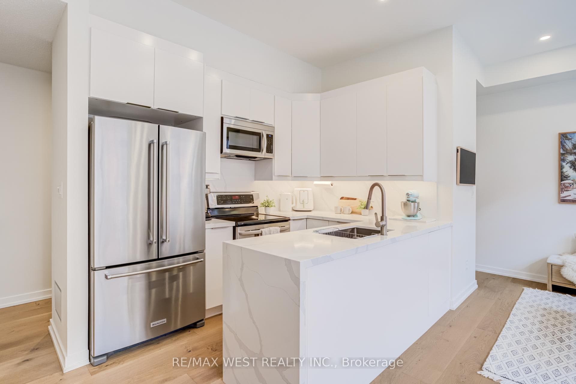 1396 Bloor Street Unit 3 photo 5