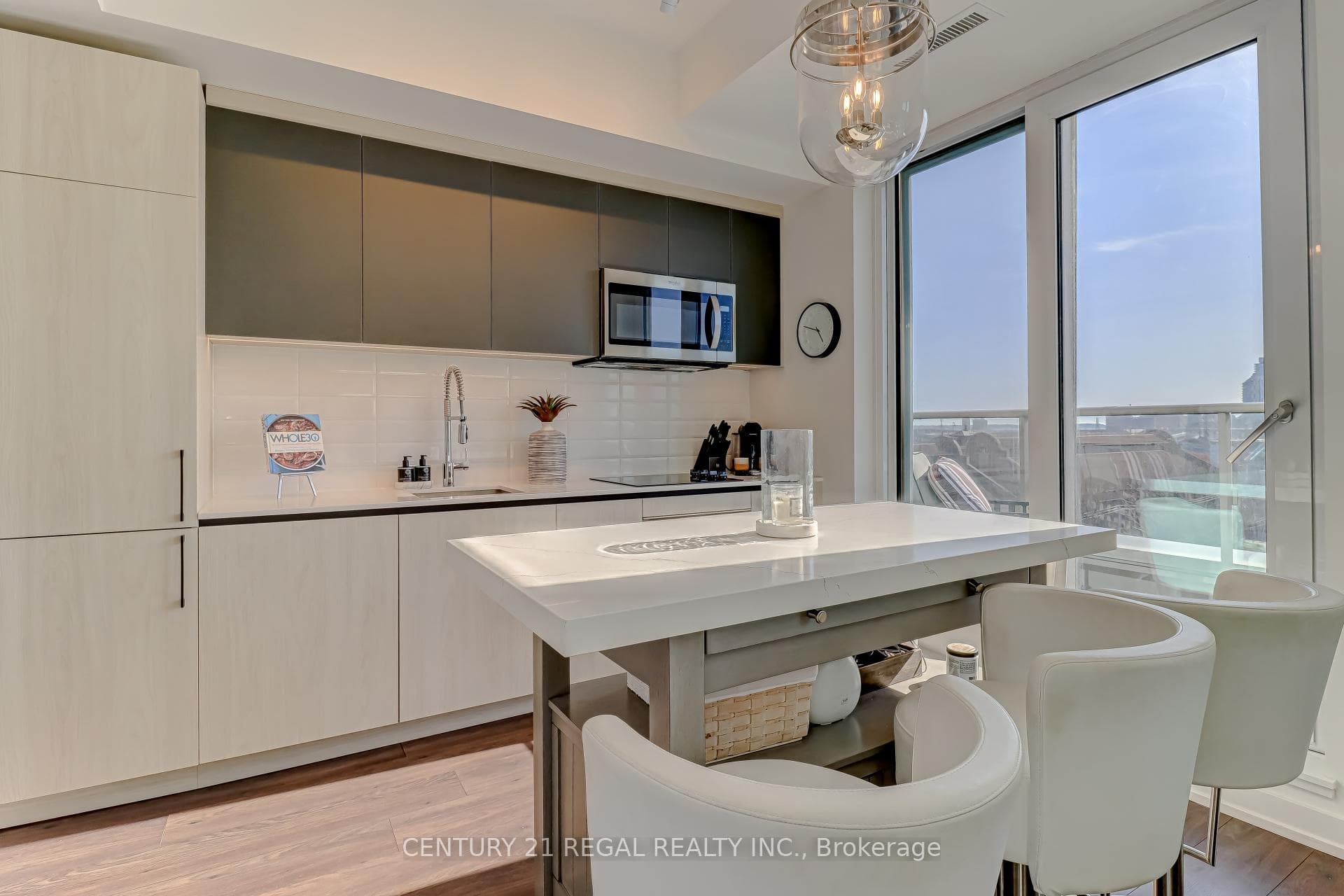 150 Logan Avenue Unit 808 photo 4