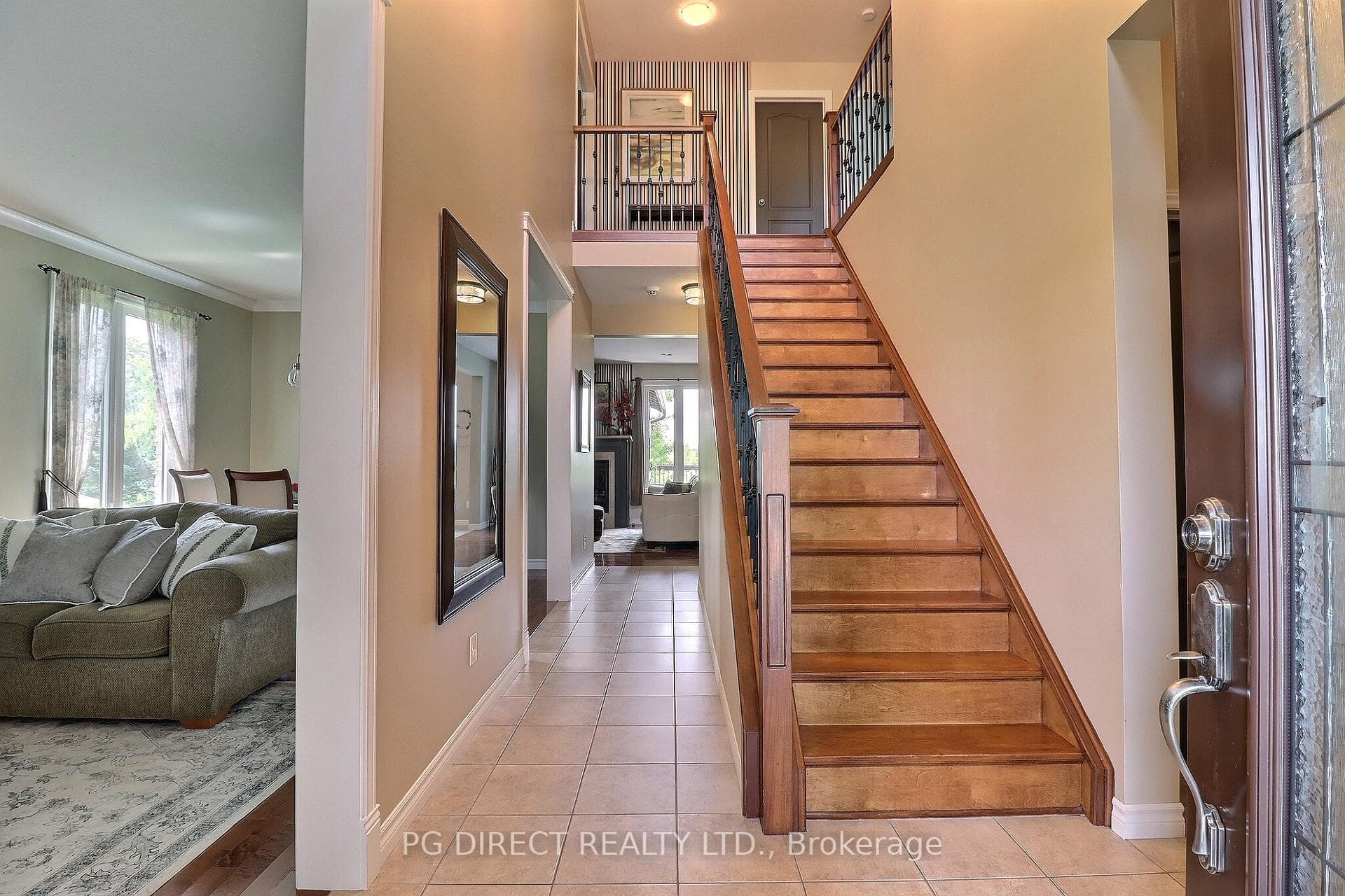 1040 Hanson Crescent photo 4