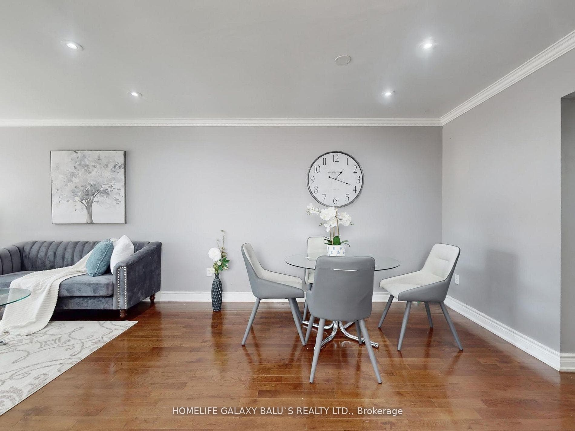 76 Lowry Square photo 7