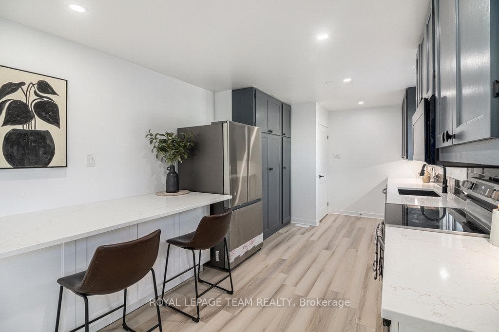 102 Laurier Street photo 15