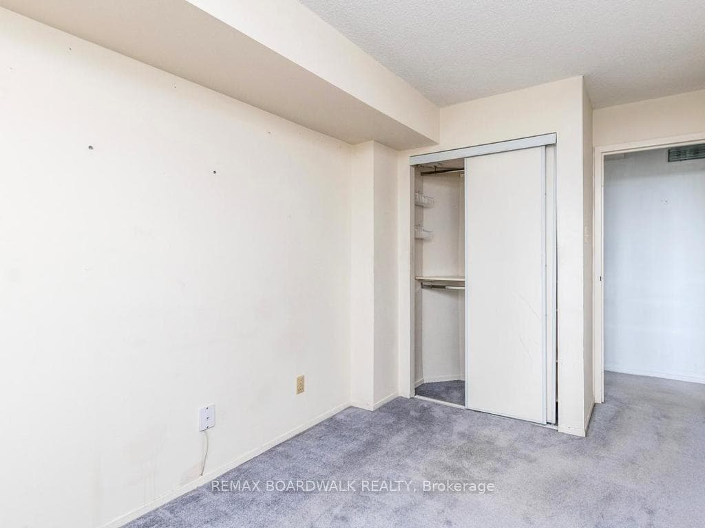 2nd Bedroom or Den