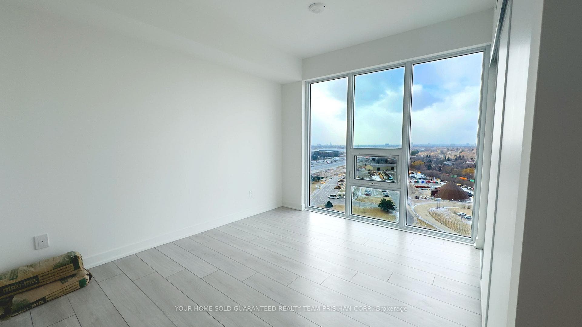 Primary Bedroom, E View