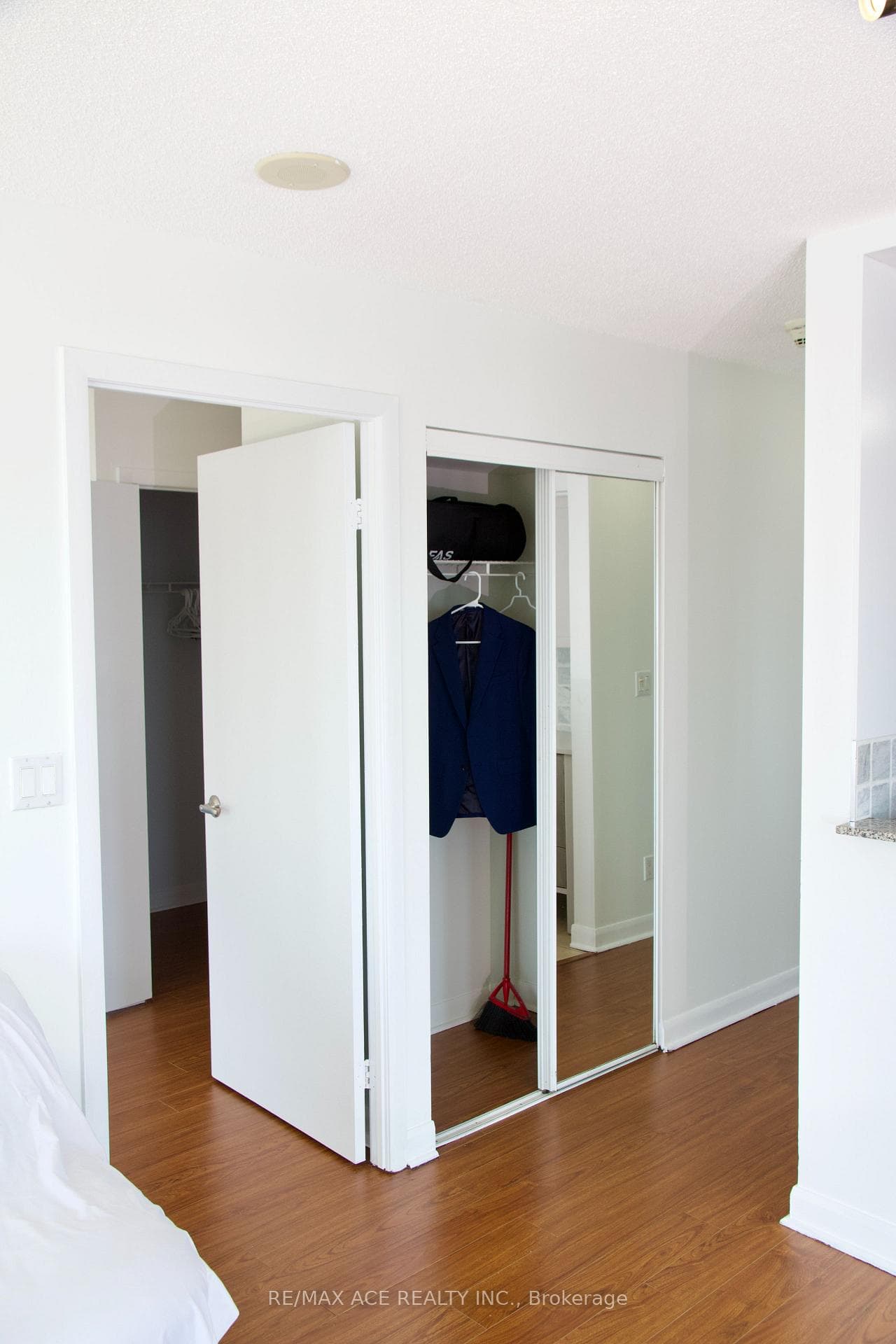 210 Victoria Street Unit 4004 photo 14