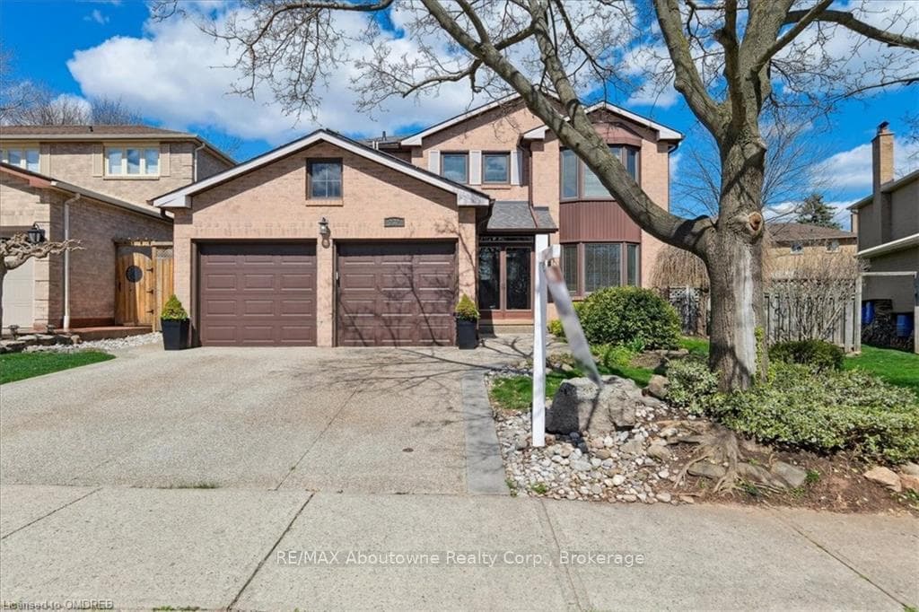 232 NOTTINGHAM Drive photo 2